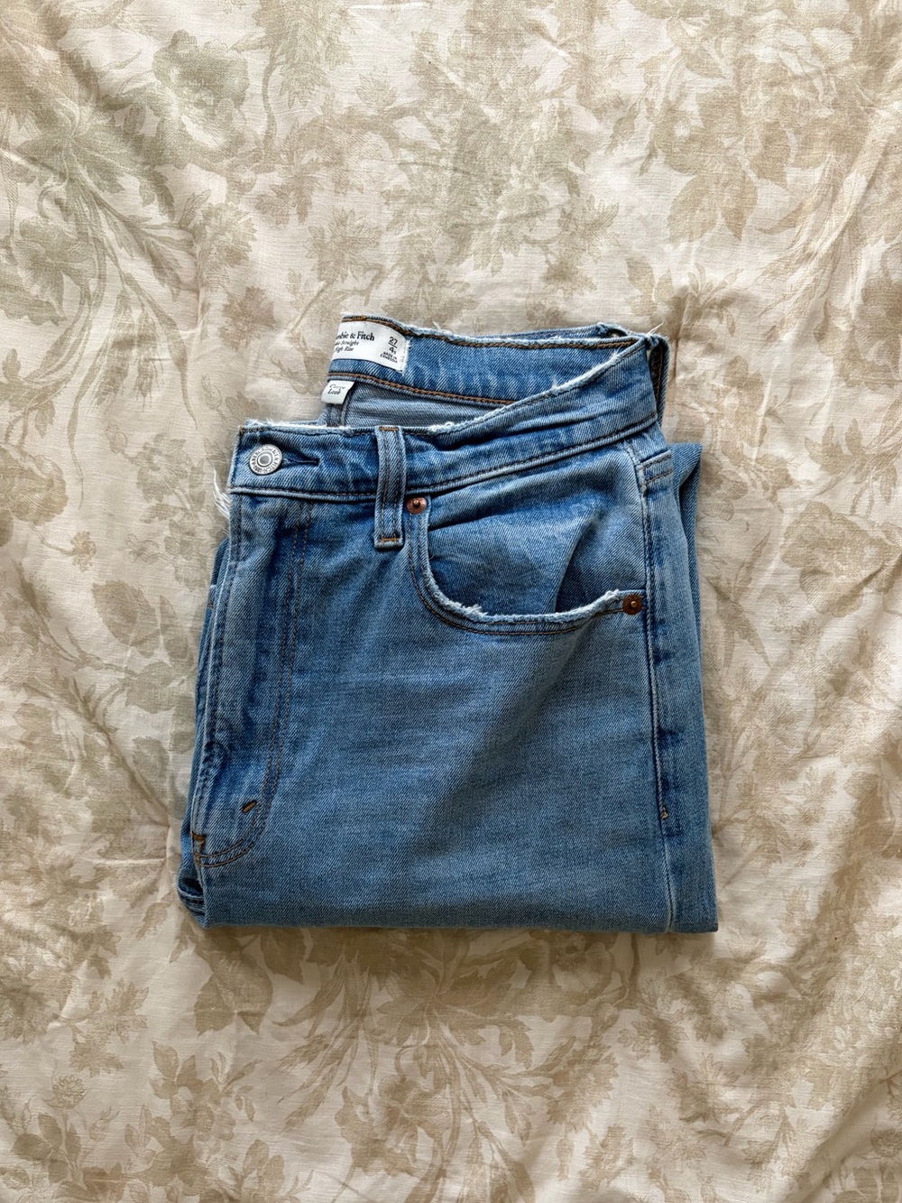 Abercrombie & Fitch • Curve Love Ankle Straight Ultra High Rise Jeans